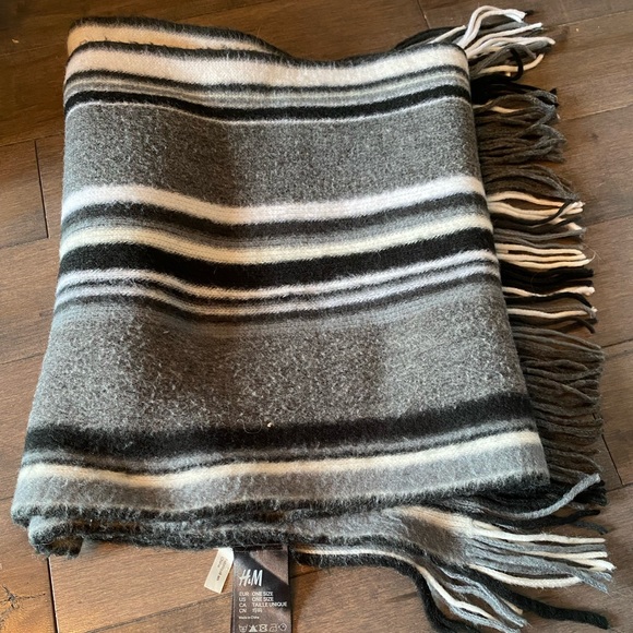 Monochrome Striped Warm Scarf - Picture 1 of 3